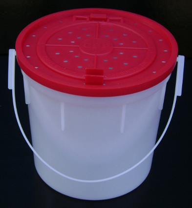 4 Qt. Plastic Minnow Bucket (F.D.O)